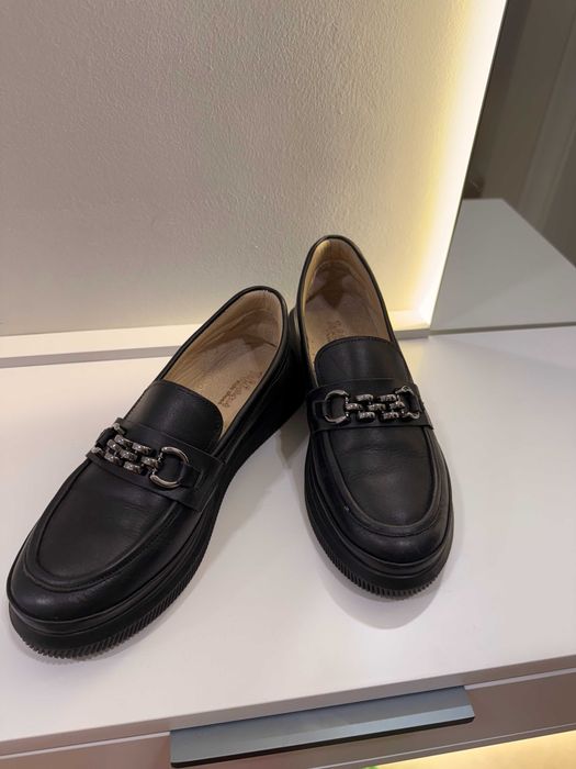 продам детские лоферы (туфли) на девочку