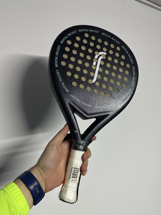 Doua rachete padel premium ca noi