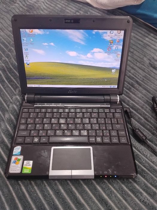 Продавам лаптоп доста е запазен и работи перфектно