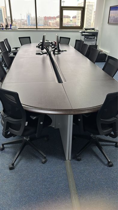 Стол и 12 стул 350000 для офиса