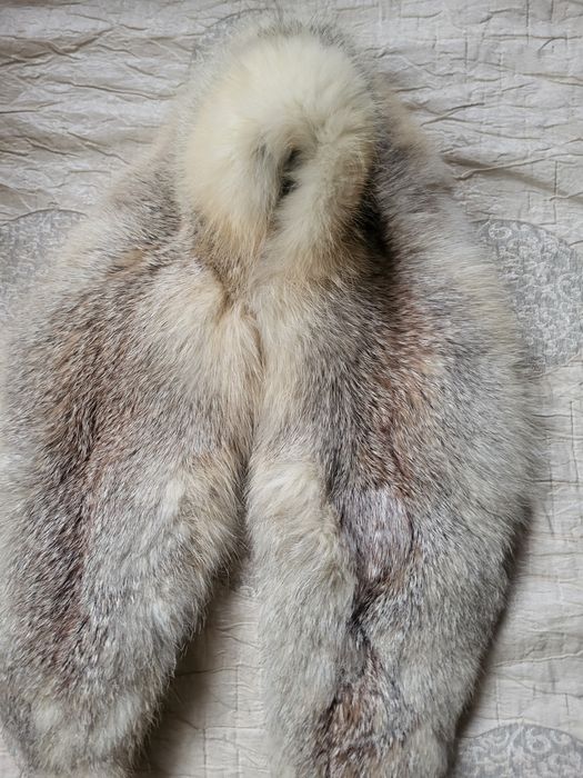 Елек от заек и яка от лисица