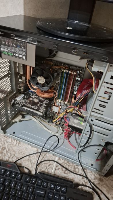 Продаётся б/у компютер . Монитор требует ремонта