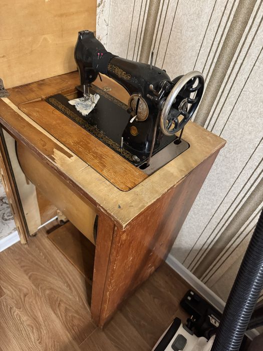 Продам швейную машину