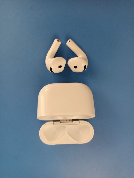 Продаю AirPods 4