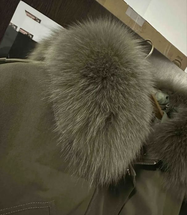 Продам парку с мехом песца