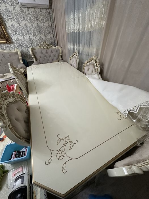 Стол и 6 стульев