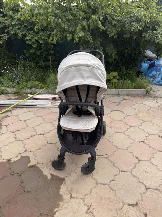 Продам легкую коляску