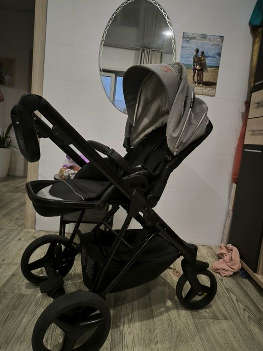 Продам коляску  два в одном