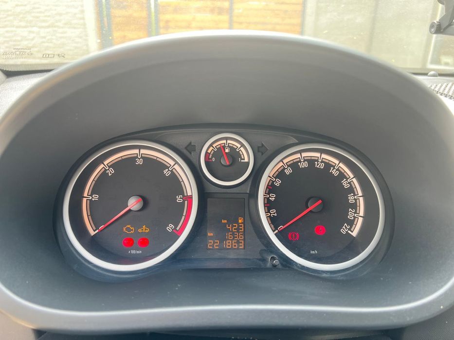 Vând Opel CORSA D