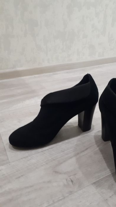 Продам замшевые ботельены