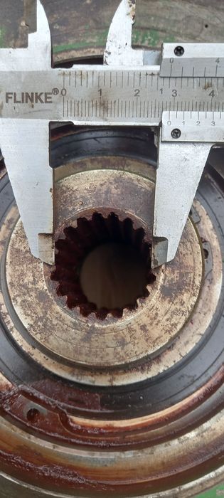 fulie cu cuplaj angrenare pompă hidraulică combina John Deere 1075