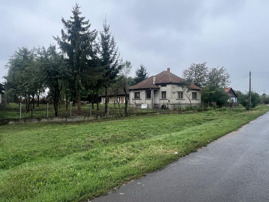 Casa 4 camere Sat Petea