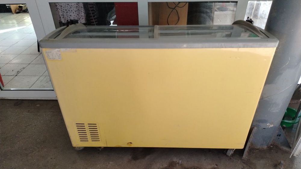 Холодильник для магазина