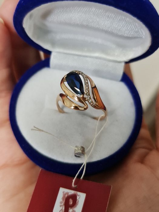 Золотое сапфировое кольцо 585 пробы 18 размер