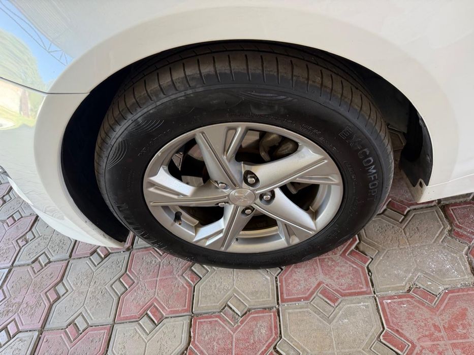 Kia huyndai toyota