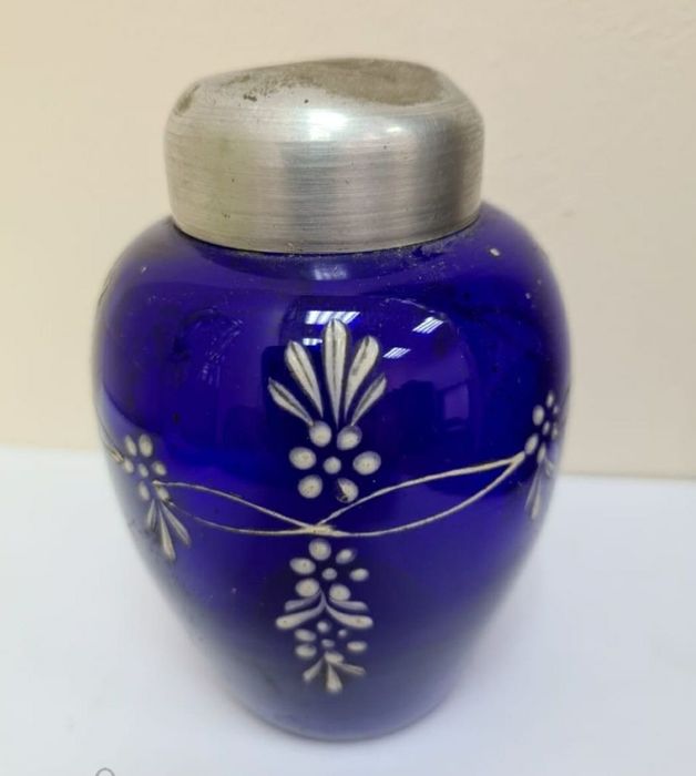 Чайница — предмет чайной посуды, ёмкость для хранения чая.