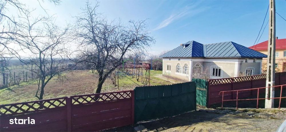 Casa Bradesti , teren  intravilan 7952 mp , deschidere 33 m la DE 70