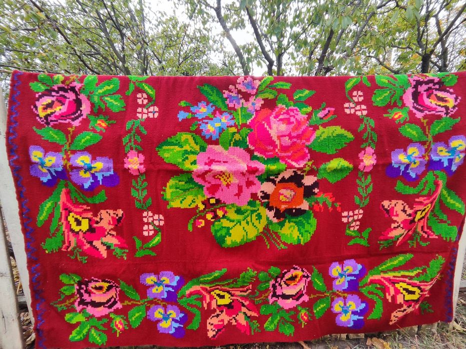 Vând cuverturi țesute manual