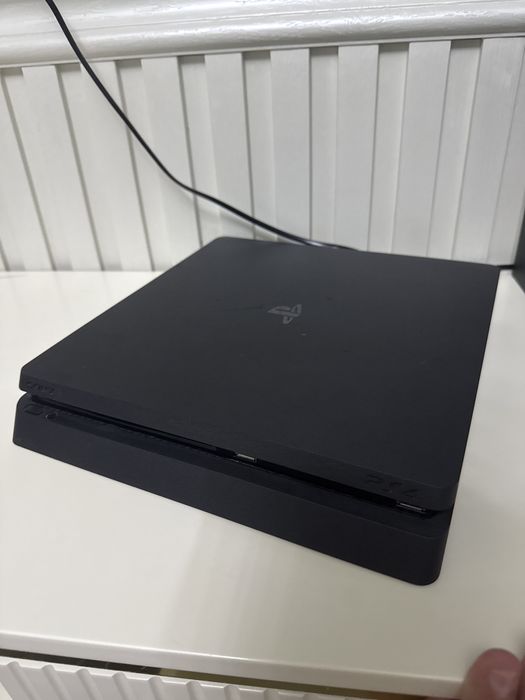 PlayStation 4 revision "Slim" 1TB 2215B