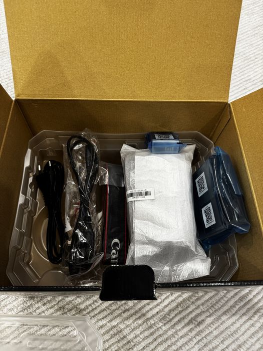 Продам новый Canon EOS RP