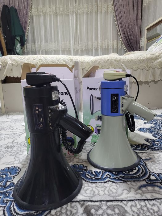 Megafon, karnay,громкоговоритель Watt
Цвет: Серо-синий
Масса: 1,5 кг
Р