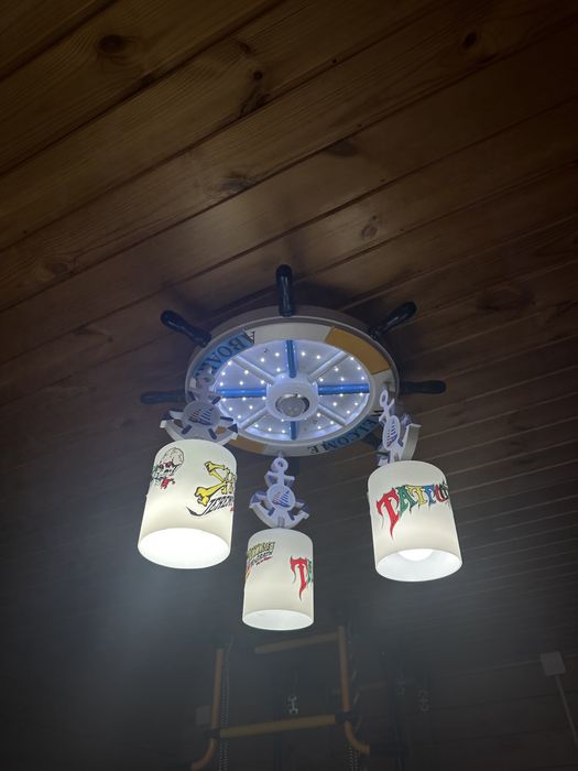 Продам люстры для зала