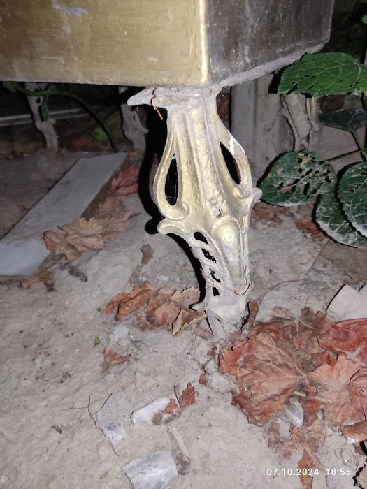 Подставки под комнатные цветы.