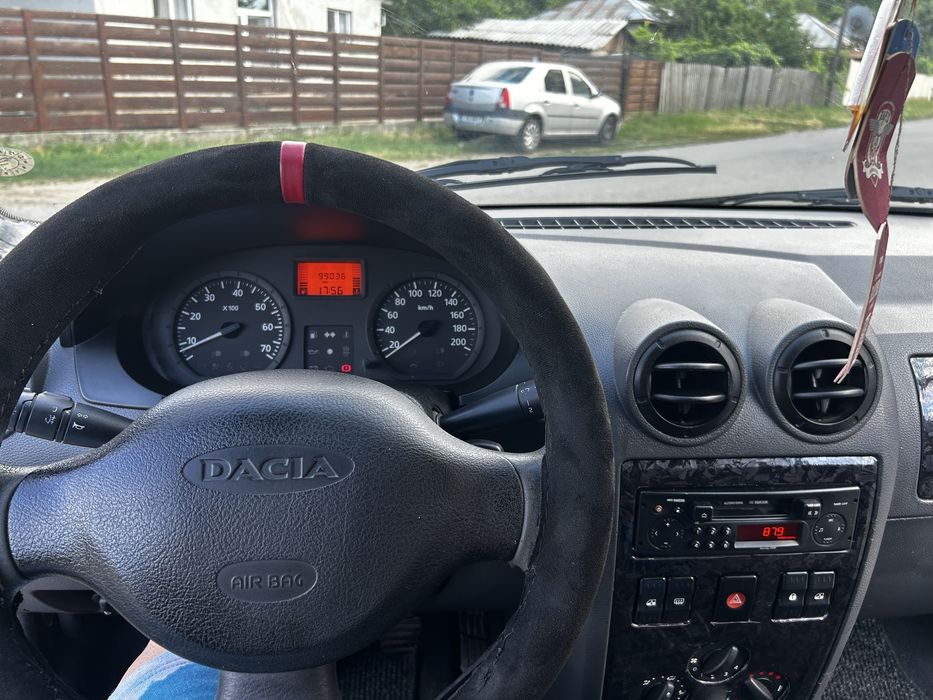 Vând Dacia Logan an fabricație 2005 motor 1 4MPI.Schimb!