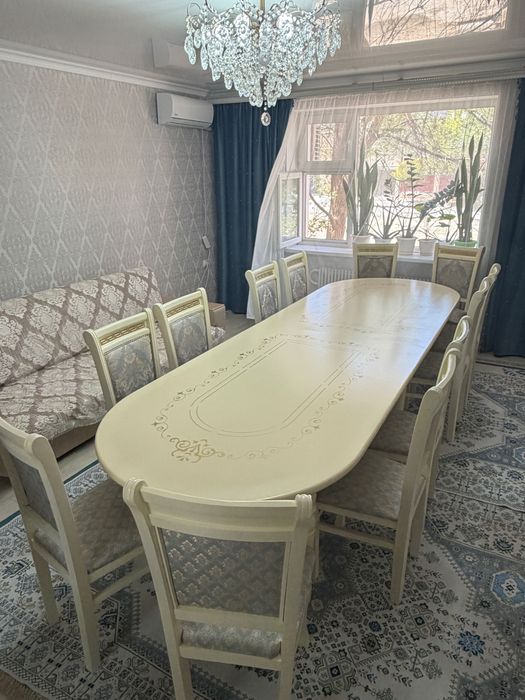 Стол гостиный продается