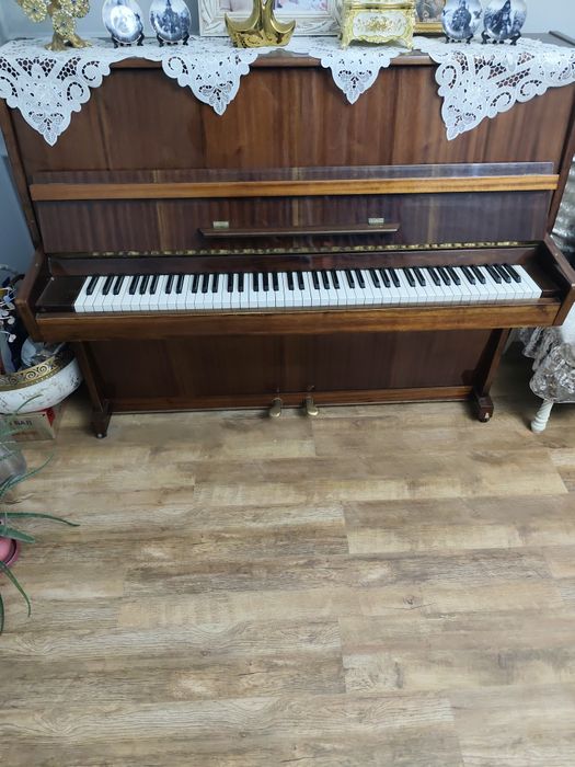 Срочно отдам пианино