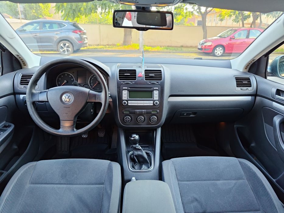 Vând Volkswagen Jetta