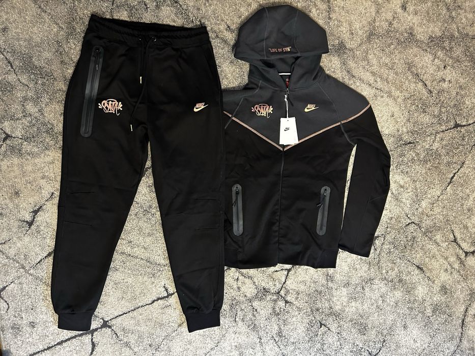 Nike tech x syna world TOP! Marimi (S, M, L, XL)