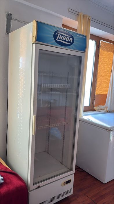 Продам витринный холодильник