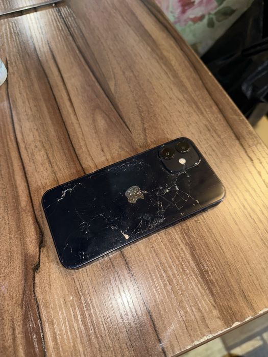 Продам айфон 12 мини