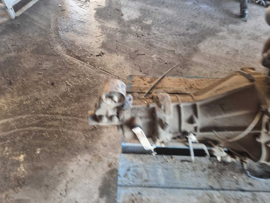 motor nissan vanette 2300 din 2001 cu cutie viteze