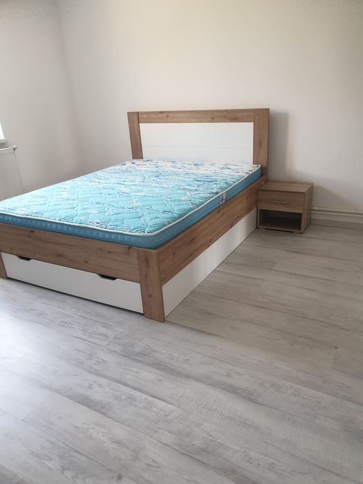 Ofer la închirie casă, curată, mobilată, două dormitoare, bucatarie, hol,