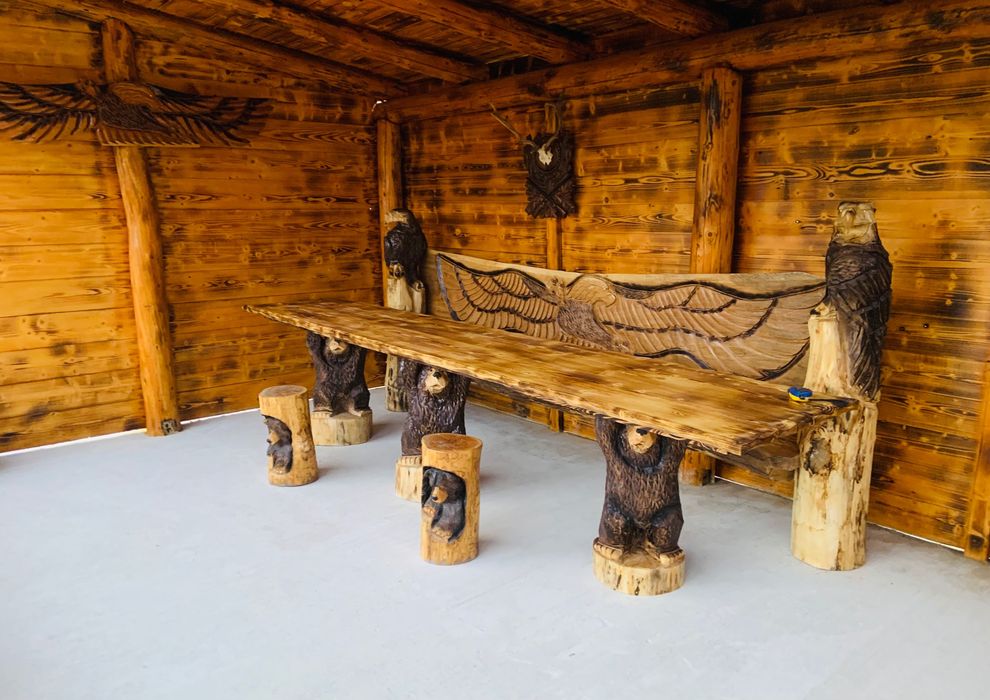 Mese, banci din lemn masiv , sculpturi in lemn