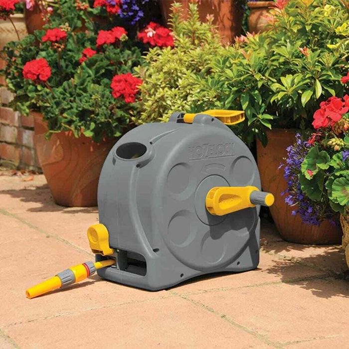 Механическая закрытая 2 в 1 катушка со шлангом HoZelock FastReel 25m
