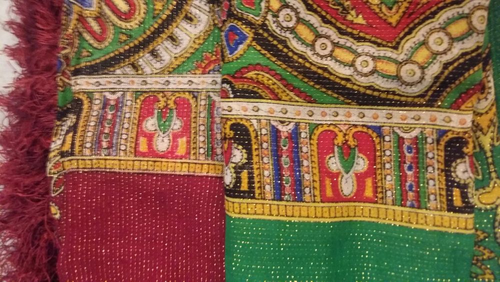 Платки, палантины разные. Каждый 2000 тг.