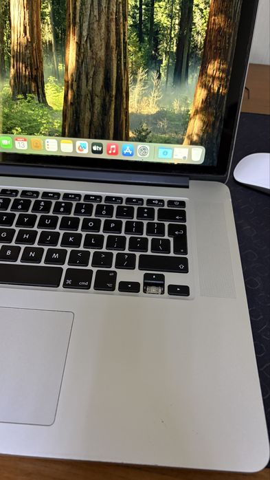 Macbook pro 15 2015 , i7/16/256