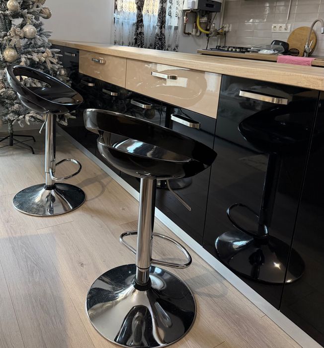 Mobilă tip bar + 4 scaune