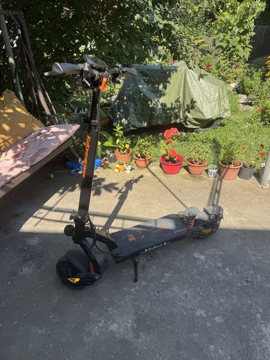 Vând Kukirin G2 Master, în stare foarte bună, întreținută și folosită cu grijă. Trotineta funcționează impecabil, fără probleme tehnice.