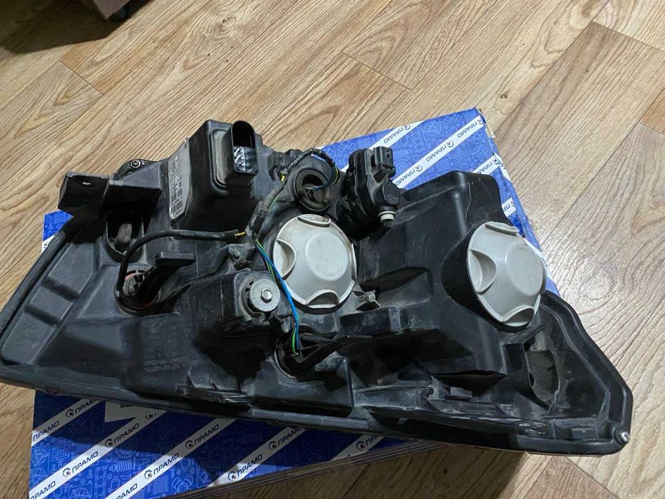 Фары для Lada Vesta