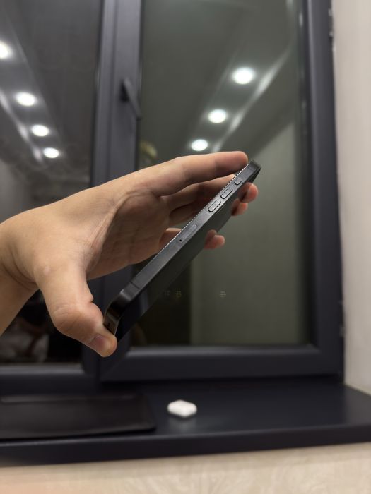 iPhone 15 Pro 256 GB — Black Titanium