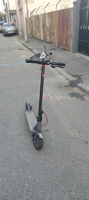Vând trei trotinete triciclete 1 aovo 2 copie după Xiaomi 3 ninebit de copii cu una de scheme cadou