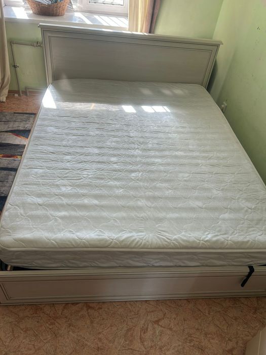Продам кровать с подъемным механизмом