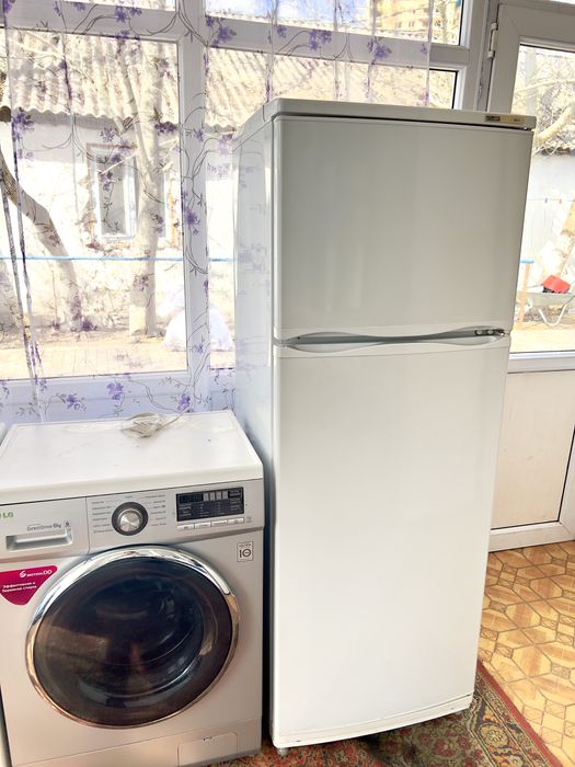 Продам Холодильник с Машинкой