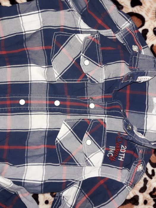 Продавам детски ризи и блузи