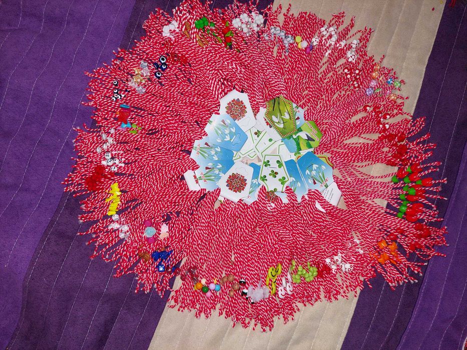 Ръчно изработени мартеници с  бродерия