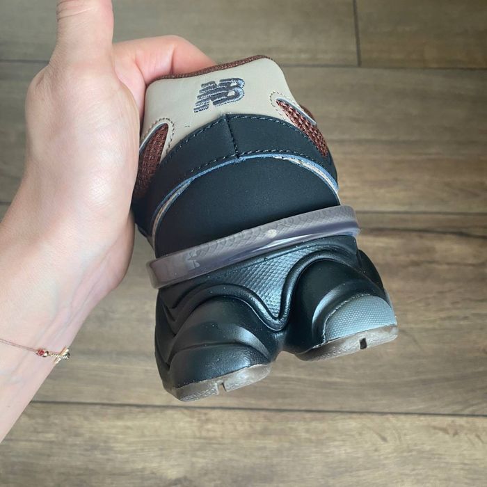 New Balance 9060 Oak - 40/41/42/43/45